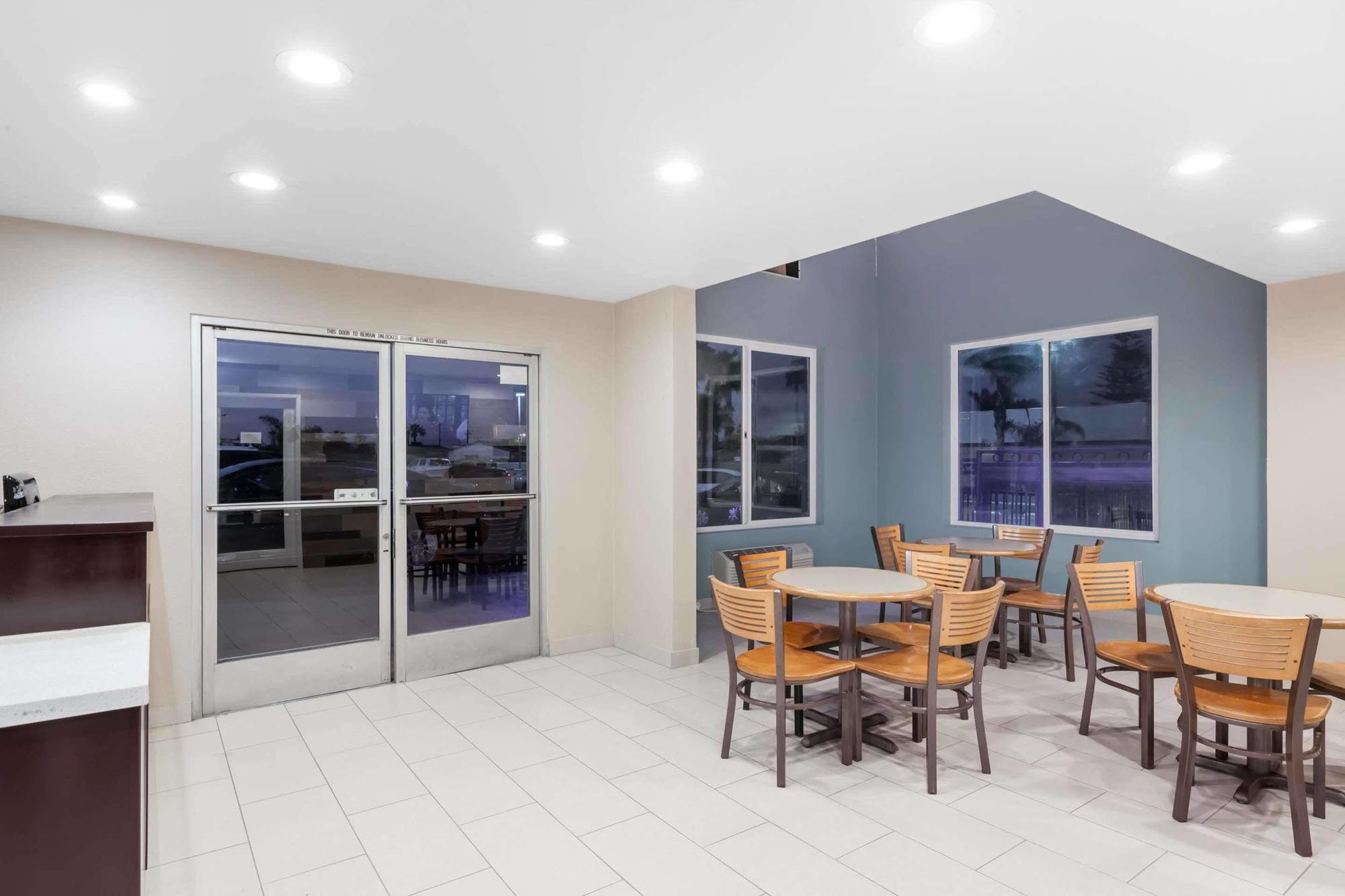 Super 8 By Wyndham San Diego/Imperial Beach Εξωτερικό φωτογραφία