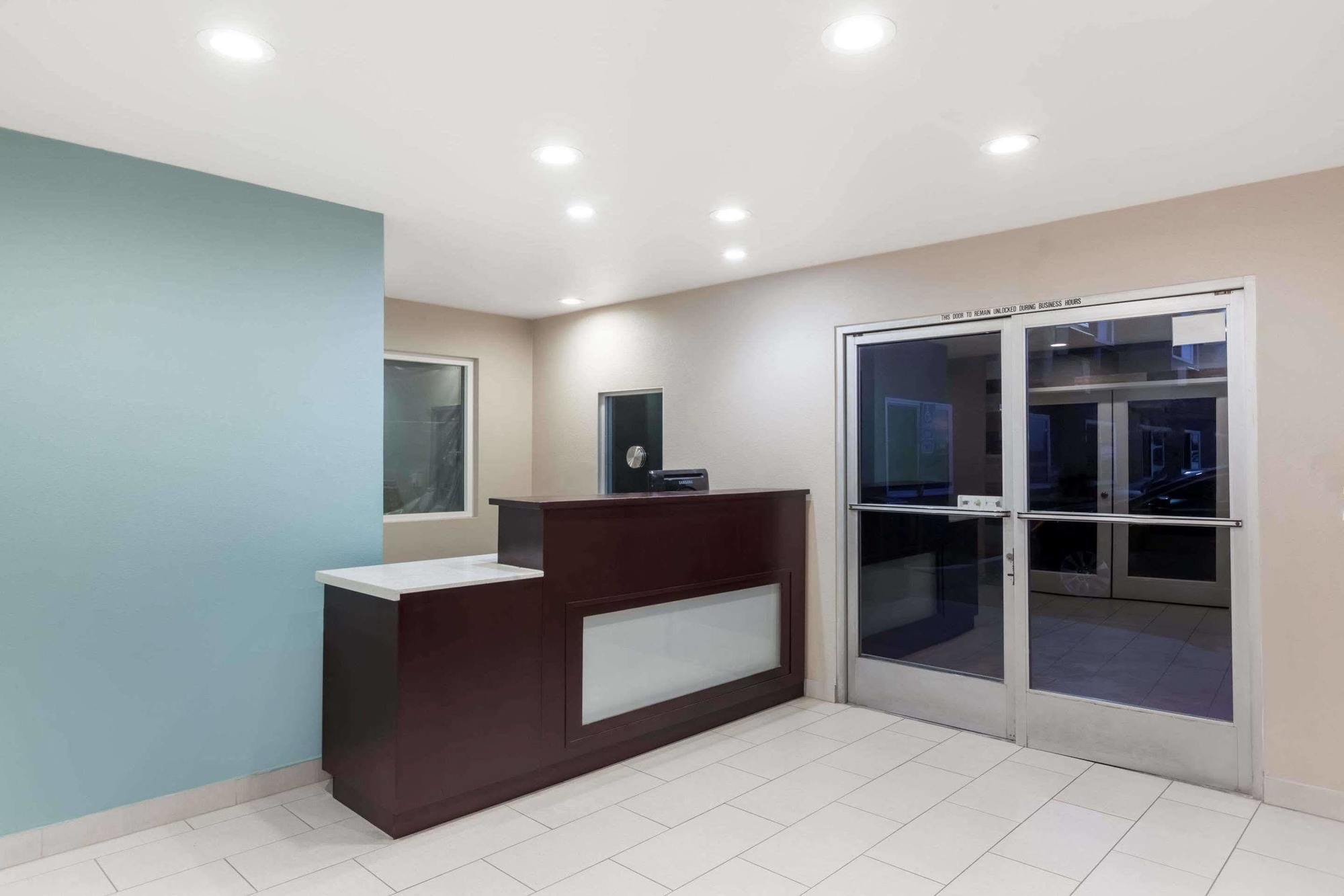 Super 8 By Wyndham San Diego/Imperial Beach Εξωτερικό φωτογραφία