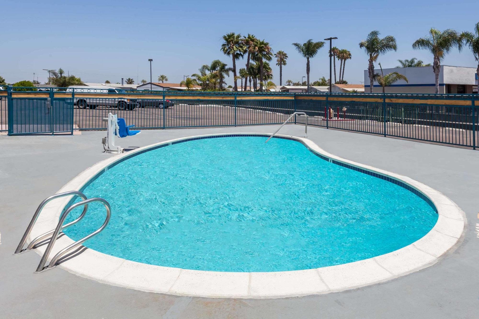 Super 8 By Wyndham San Diego/Imperial Beach Εξωτερικό φωτογραφία