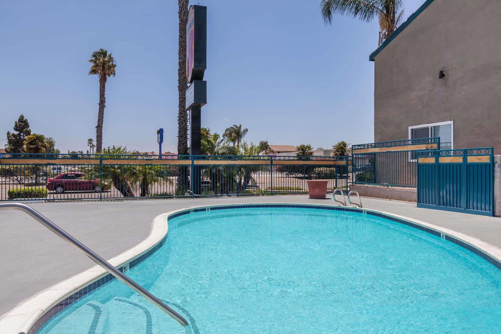 Super 8 By Wyndham San Diego/Imperial Beach Εξωτερικό φωτογραφία