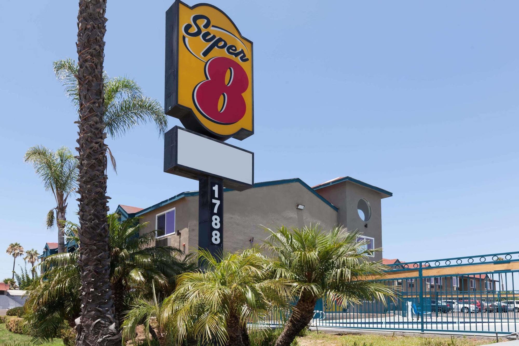 Super 8 By Wyndham San Diego/Imperial Beach Εξωτερικό φωτογραφία