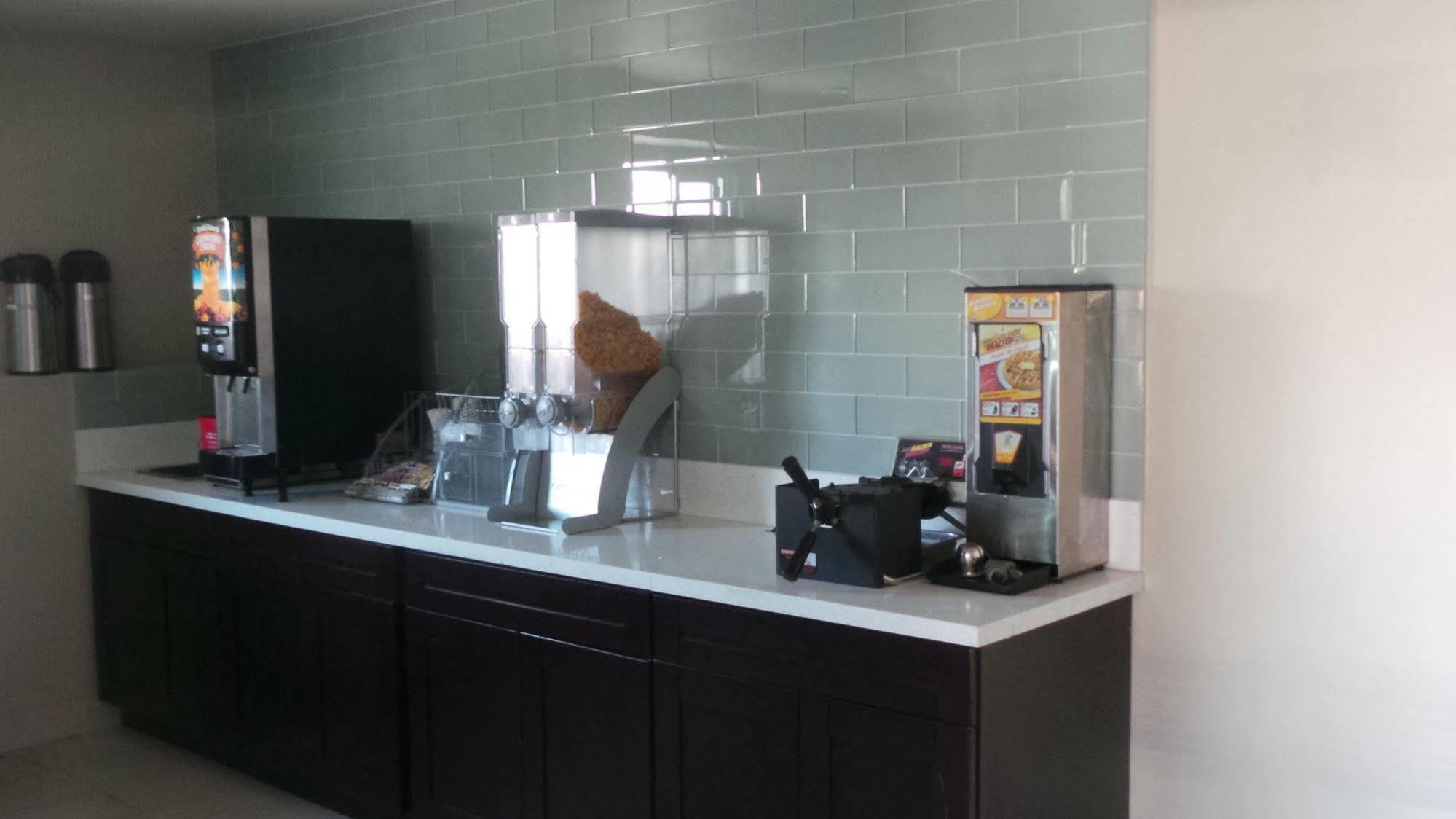 Super 8 By Wyndham San Diego/Imperial Beach Εξωτερικό φωτογραφία